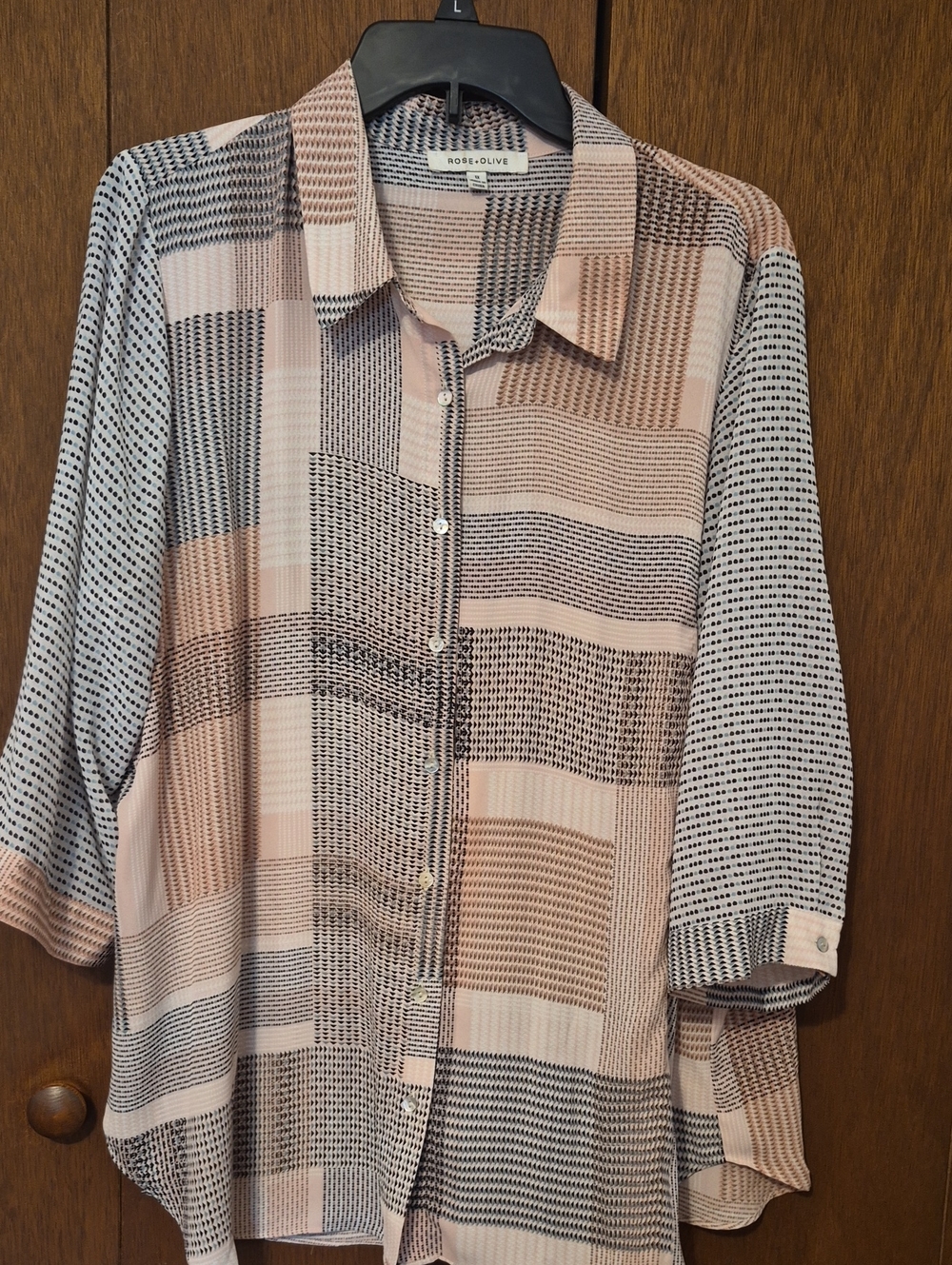 NWOT Rose & Olive Patchwork-Print Button Shirt in Blush Pink and Black SZ 1X
